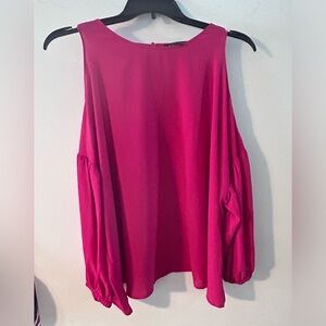 Pink shoulder cut ou blouse